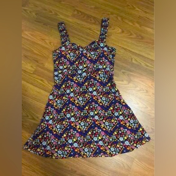 Women’s Forever 21 floral sleeveless summer dress - fits like a small - Picture 1 of 3